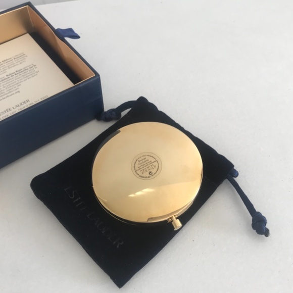 Estée Lauder Pink Ribbon refillable Compact - Picture 4 of 5